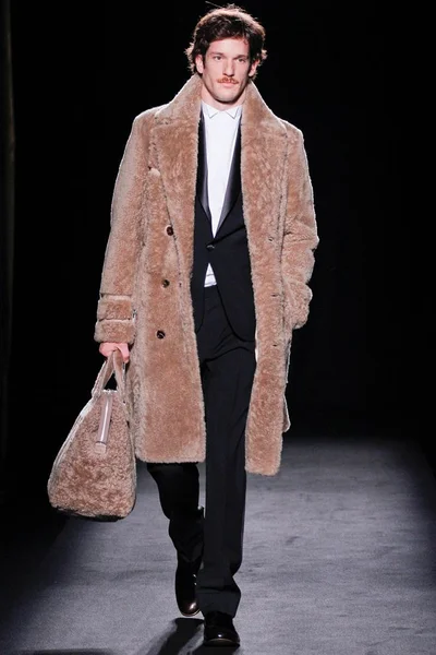 Look 3